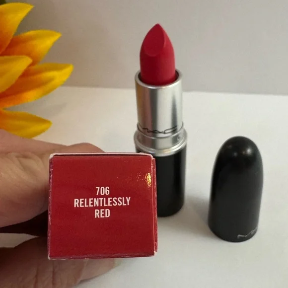 MAC Cosmetics Retro Matte Lipstick - Relentlessly Red - Picture 2 of 8